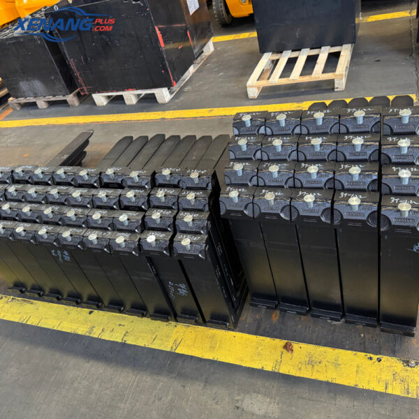 ảnh bìa càng xe nâng 4