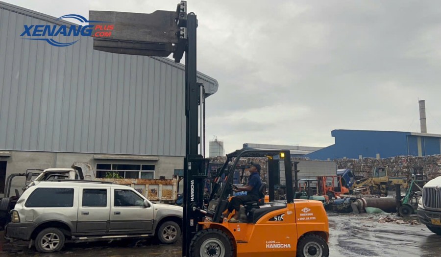 Vận hành bộ công tác xe nâng theo hướng dẫn để đảm bảo an toàn