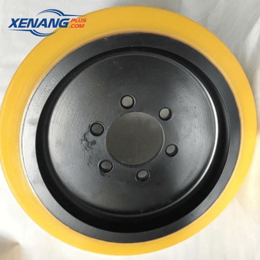 Xe nâng bàn Hangcha sử dụng bánh xe có khả năng chịu mài mòn và bám sàn tốt