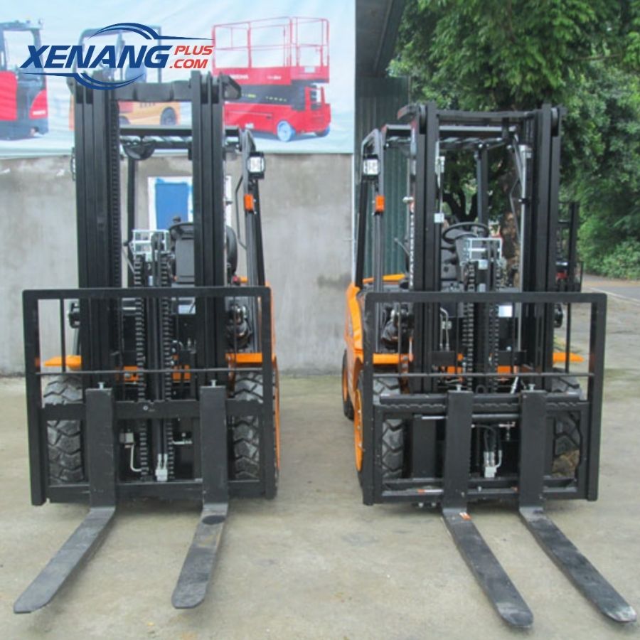 Xe nâng chui container có thể được phân chia theo nhiều tiêu chí khác nhau