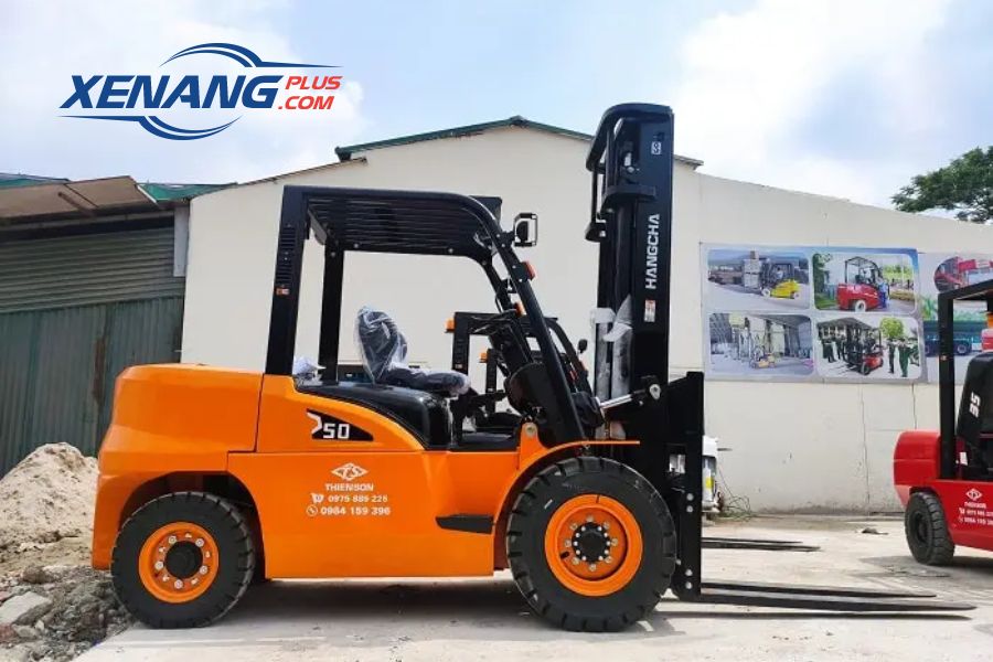 Xe nâng dầu 5 tấn Hangcha được trang bị nhiều công nghệ hiện đại, đảm bảo vận hành êm ái trong kho bãi quy mô lớn