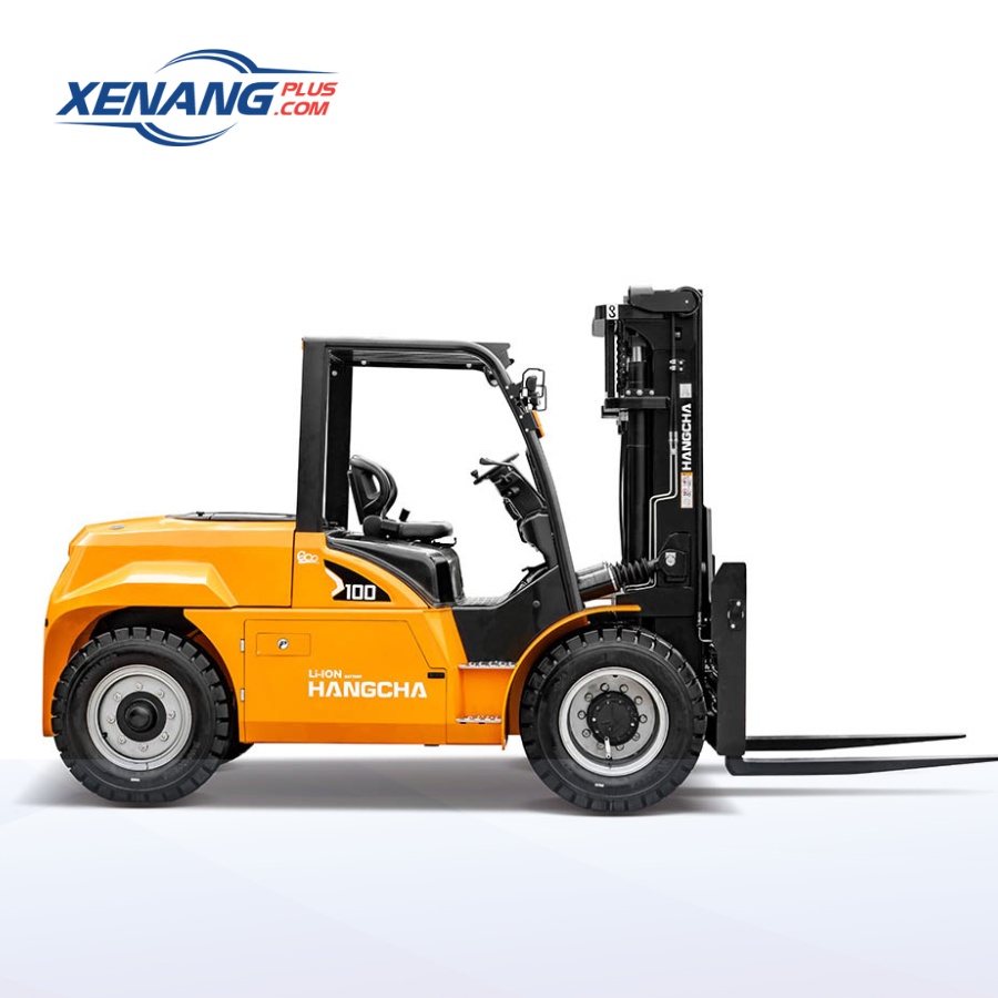 Buồng lái được thiết kế theo tiêu chuẩn công thái học, không gian rộng