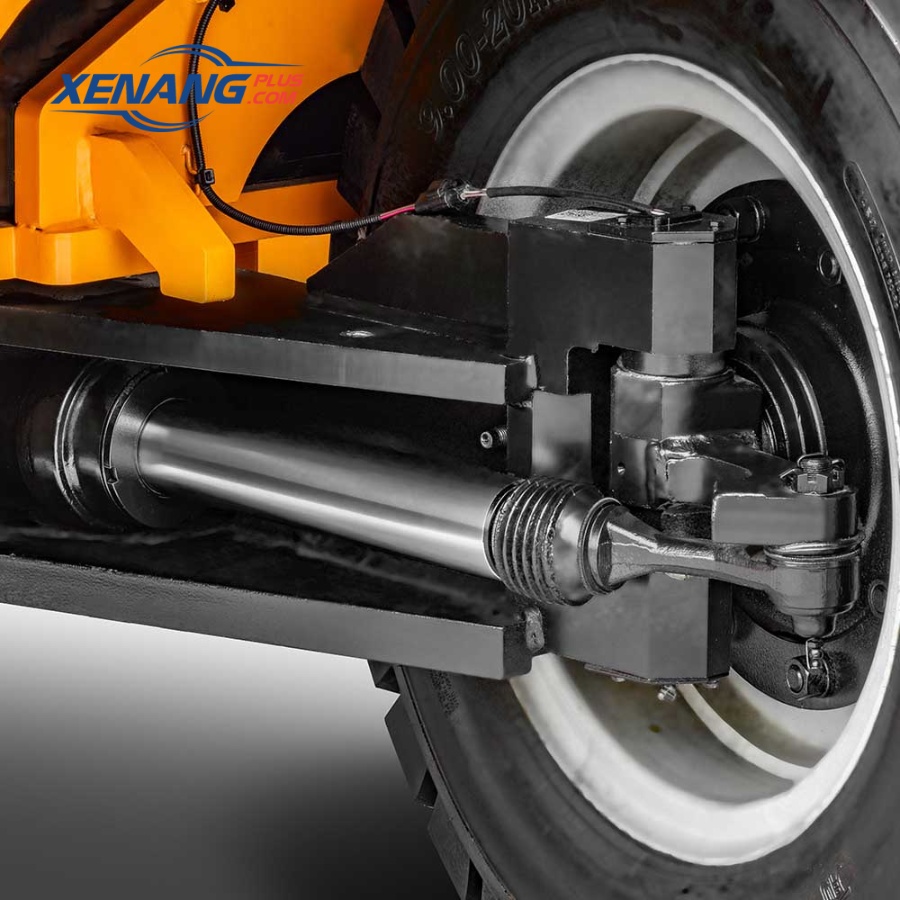 Xe sử dụng lốp đặc hoặc lốp hơi tùy địa hình