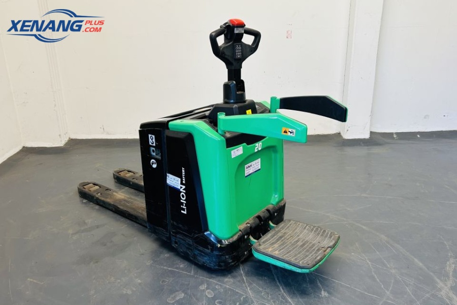 Xe nâng điện đứng lái 2 tấn được thiết kế với khung thép chịu lực cao