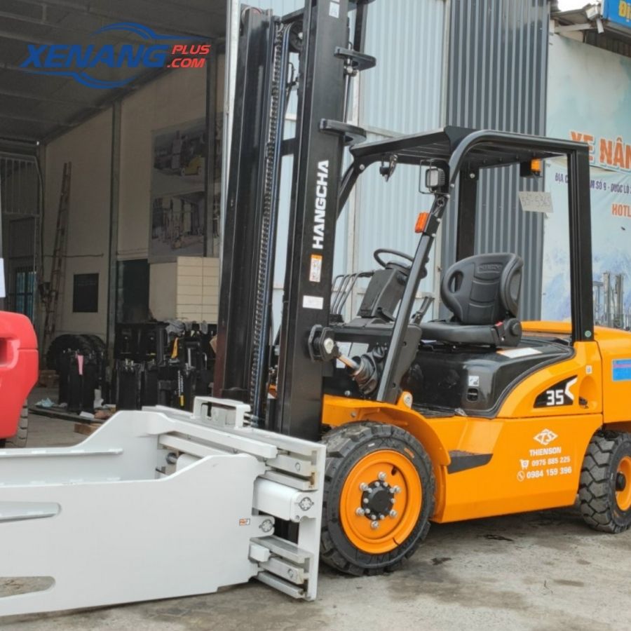 Xe trang bị hệ thống lái trợ lực giúp xe di chuyển nhẹ nhàng