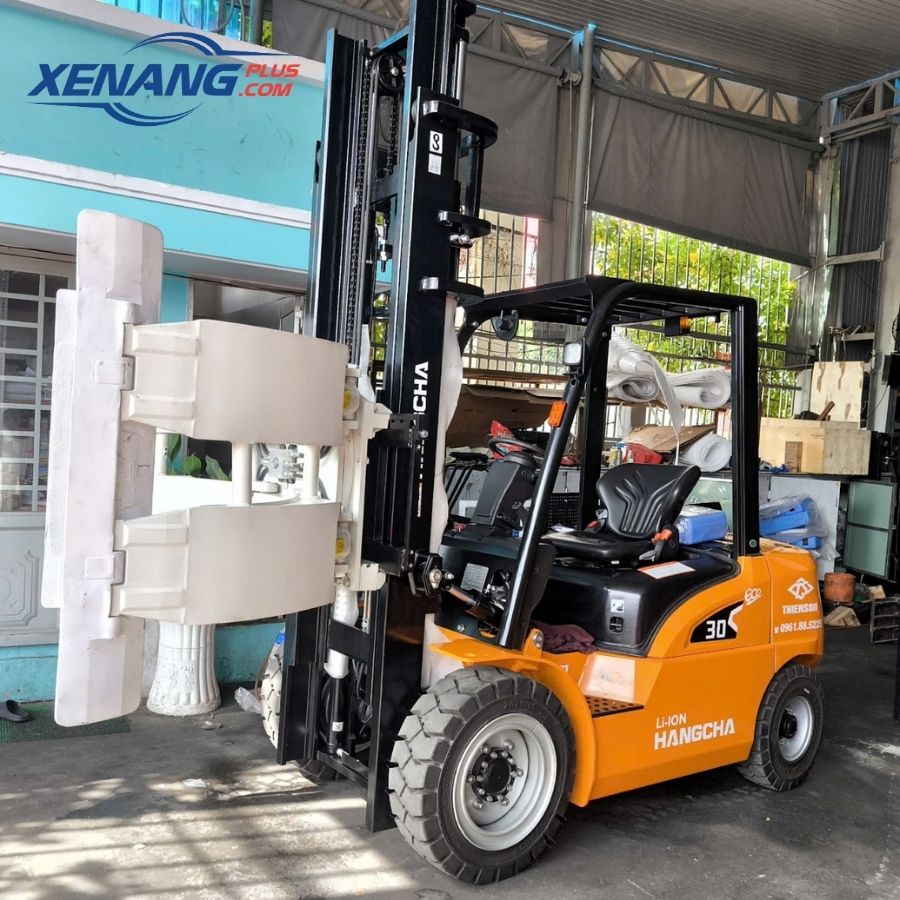 Xe nâng kẹp giấy Hangcha đáp ứng tốt yêu cầu về độ chính xác, an toàn và hiệu quả vận hành
