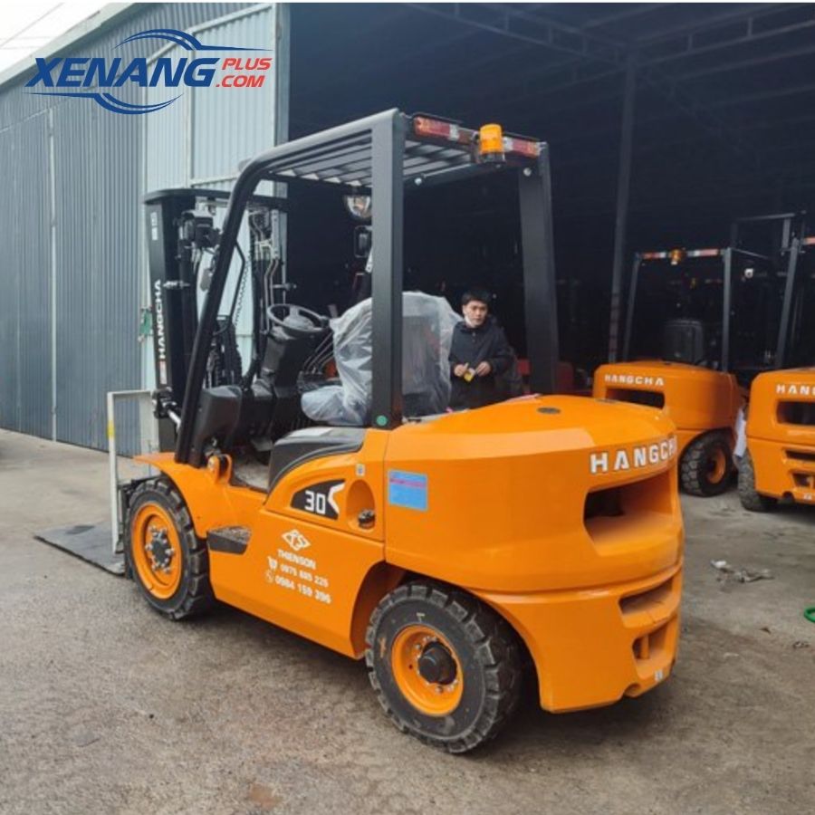 Xe nâng Push Pull là dòng xe nâng chuyên dụng được trang bị bộ kéo - đẩy Push Pull