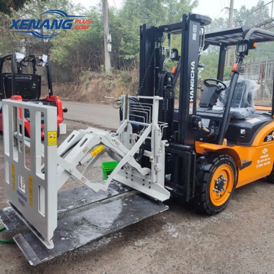 Bộ kéo đẩy được gắn trực tiếp vào xe nâng