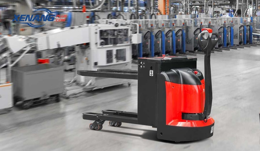 Điều khiển xe nâng tay điện thấp đúng giúp tăng độ bền sử dụng