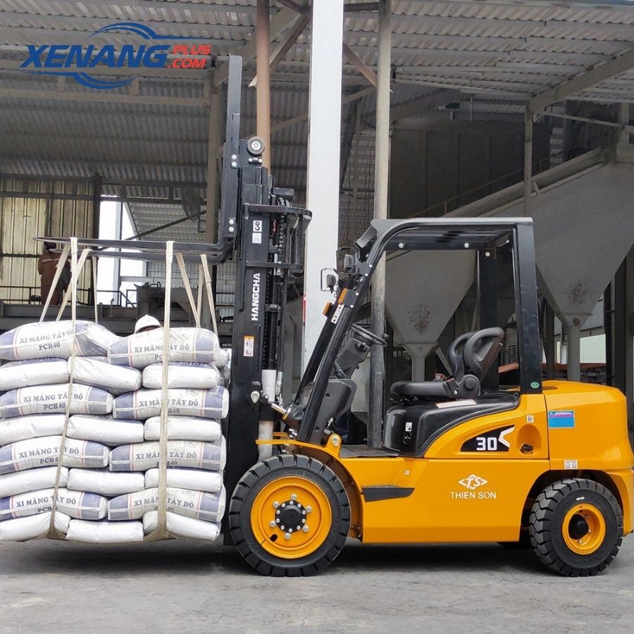 Xe nâng xi măng Hangcha là dòng xe chuyên dụng nhằm phục vụ nhu cầu nâng hạ và vận chuyển xi măng