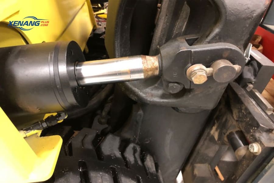 Xy lanh xe nâng bị mòn hoặc phình