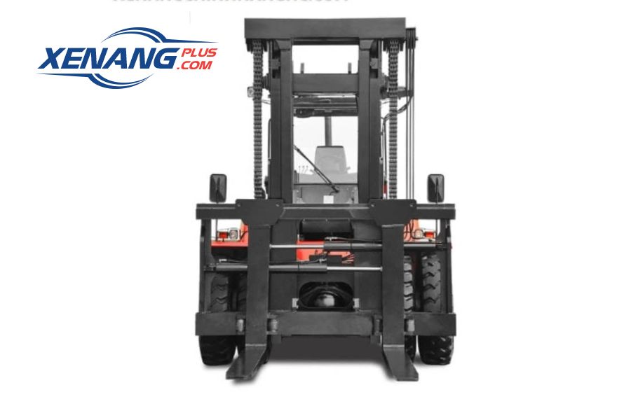 Khung xe nâng dầu 14 tấn được làm từ thép siêu dày và được hàn hoàn toàn bằng robot.