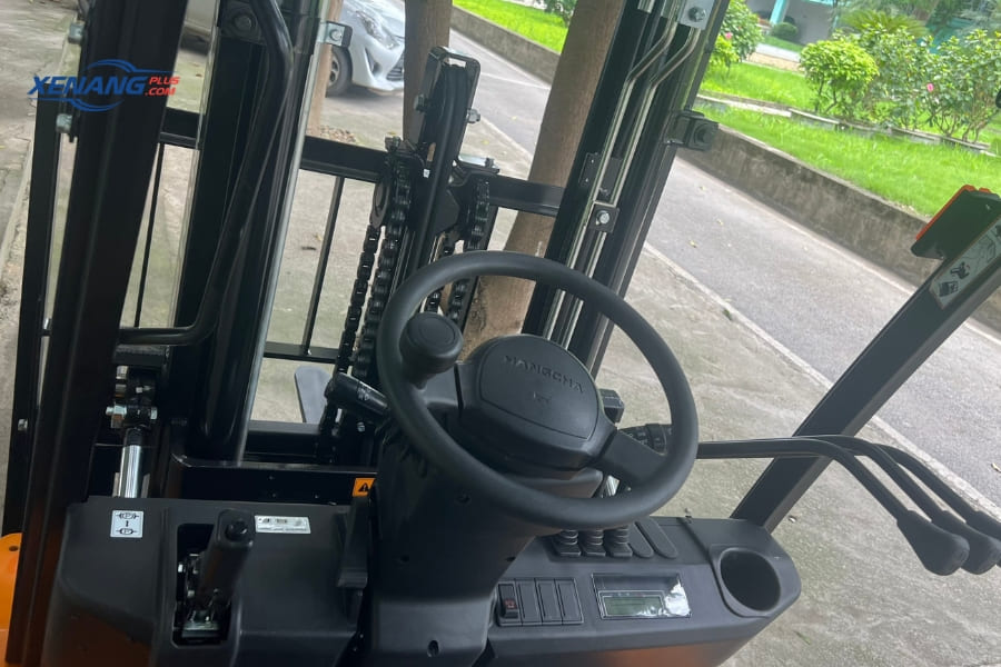 Hỏng công tắc điều khiển tiến lùi của xe nâng