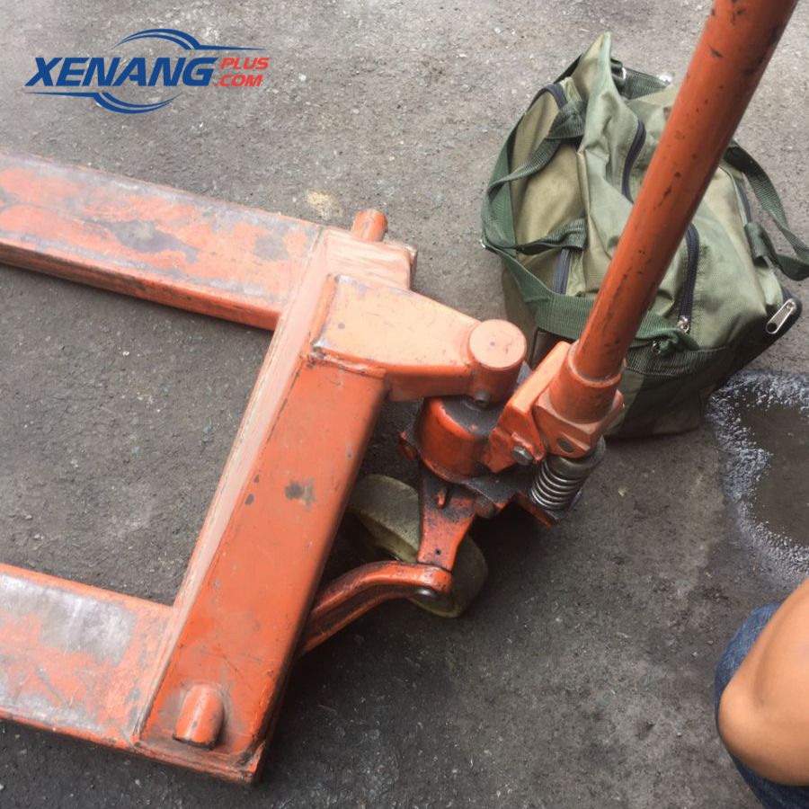 Nhận biết đúng biểu hiện xe nâng tay bơm không lên sẽ giúp khắc phục tốt hơn